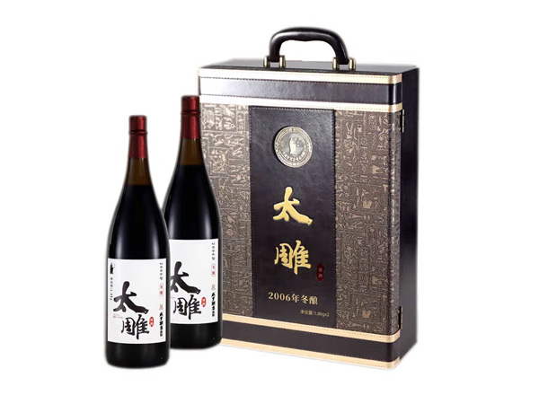 周口回收太雕黄酒咸亨酒店太雕黄酒2006年冬酿1.8KG*2礼盒装绍兴黄酒